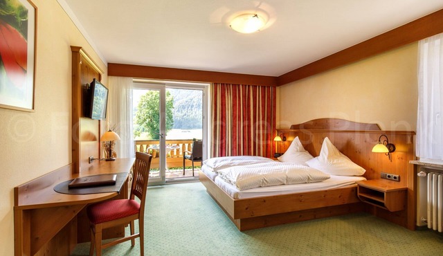 Apartment 6, 41sqm, 2 balconies, 1 bedroom, living room, kitchen, WLAN, 2 TVs in Ruhpolding