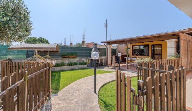 Apartment 'In Villa Luana' with Mountain View, Wi-Fi and Air Conditioning in NOTO