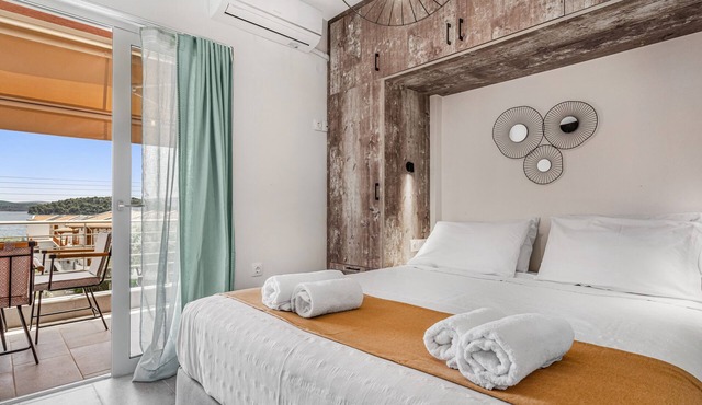 Apartment 'Mella Roa Amber' with Sea View, Wi-Fi and Air Conditioning in Perigiali