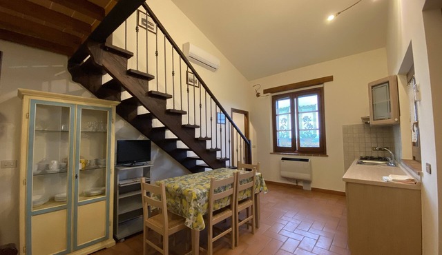 Apartment Swimming Pool and Lake's View in Paciano