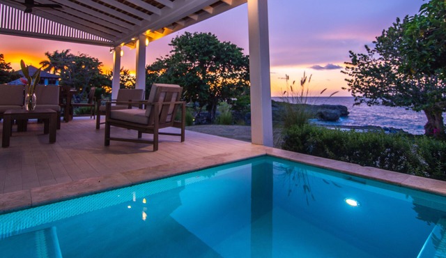 Archer's Rock-Luxurious Ocean front cottage at Chukka Cove w/Private Plunge Pool in Laughlands