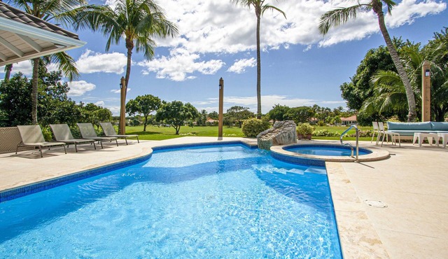 ATTRACTIVE RATES JUST REMODELED - Near Beach 4 BD Amazing Golf View Villa in La Romana