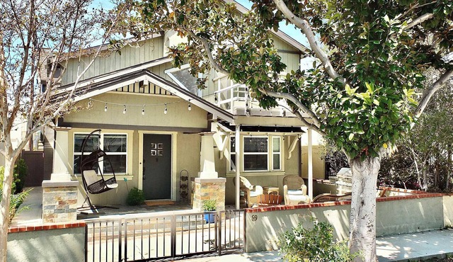 Beach Paradise, Steps to the Beach, Sleeps 8 in Long Beach