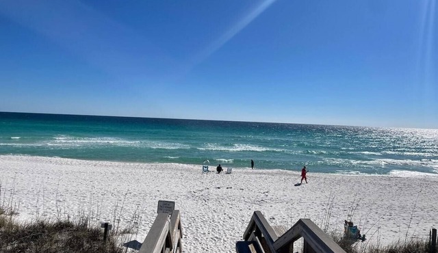 Beachfront access & Pool! Snowbirds welcome! in Navarre Beach