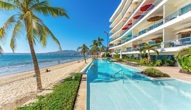 Beachfront Golden Zone Bucerías Penthouse Agua - All new top to bottom Reno! in Bucerias