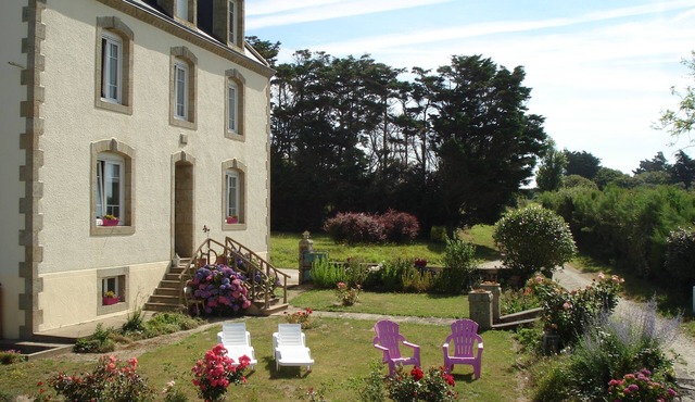 Beachfront home in Douarnenez Bay in Plonévez-Porzay