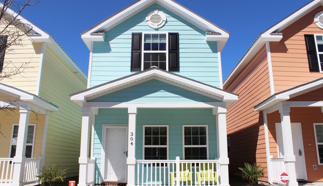 Beautiful Comfortable Townhome, One Block from Beach! in Myrtle Beach