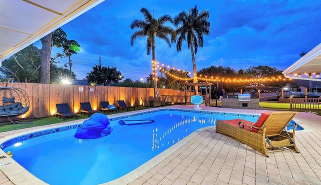Beautiful Luxury Waterfront Heated Pool Home in Fort Lauderdale in Fort Lauderdale