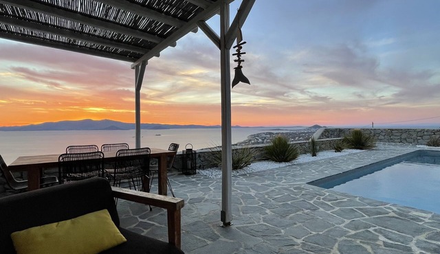 Beautiful sunsets and sea view in Náxos