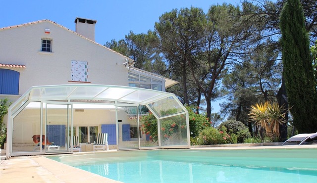 Big charming villa for up to 12 people with swimming pool nearby Nimes in Caveirac