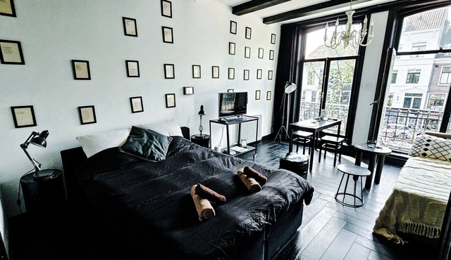 Black Beauty amazing apartment in the heart of Amsterdam in Amsterdam