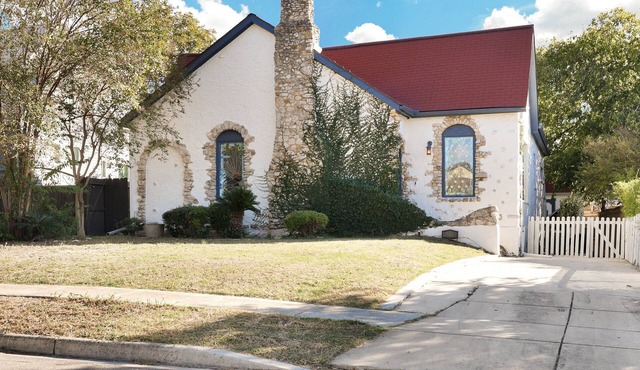 Botanica - A Birdy Vacation Rental in San Antonio