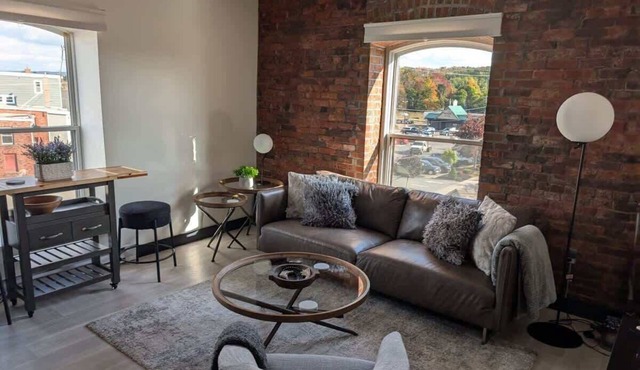 Bright modern & spotless, 1 BR with 6 appliances in Truro