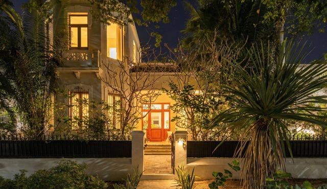 CASA TUUT the only on Paseo de Montejo with 20m pool & gym! in Mérida