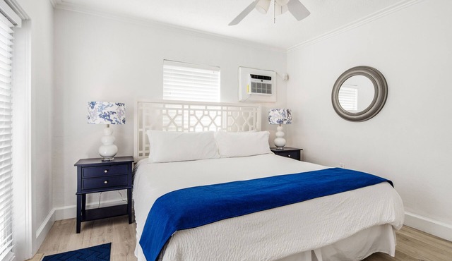 ~ CASABLANCA TOO ~Chicly updated home with hot tub in a quiet location. in Key West