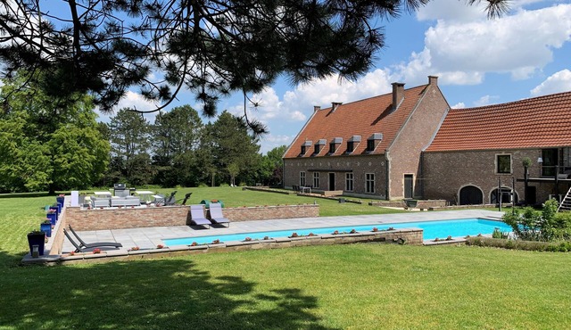 Chapeauveau's wonderful gite-piscine 13-15 pers. in HELECINE