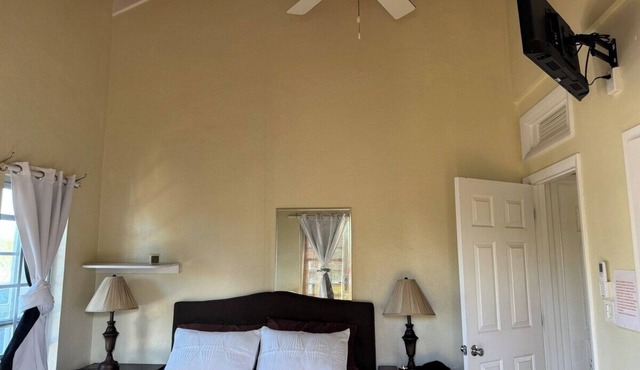 Charming 2-bedroom bungalow in fabulous Providenciales with AC in Providenciales