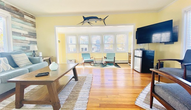 Charming 3 Bedroom Beach Cottage near Newport RI! in Portsmouth