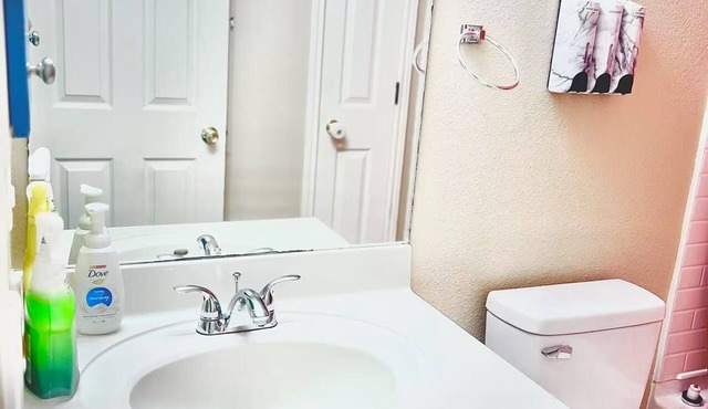 Charming 3-bedroom house in Helotes with AC, WiFi in Helotes