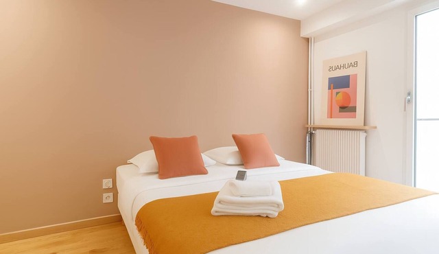 Charming Paris Studio Near Metro with Modern in Paris