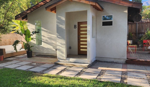 Charming 1-bedroom house in fabulous La Crescenta-Montrose with WiFi, AC in La Crescenta-Montrose