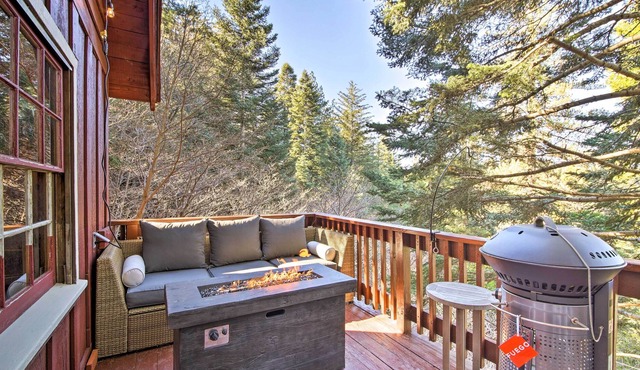 Chic Lake Arrowhead Cabin w/ Deck: 2 Mi to Village in Lake Arrowhead