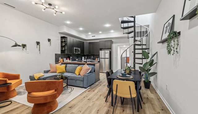 Clean Historic Old City | FREE Parking | Sky Deck in Philadelphia