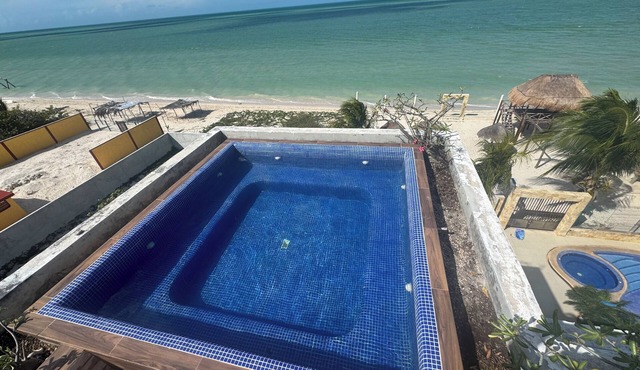 Complete Beachfront Villa with Pool | 5 Bedrooms | 8 Baths in Frente al mar