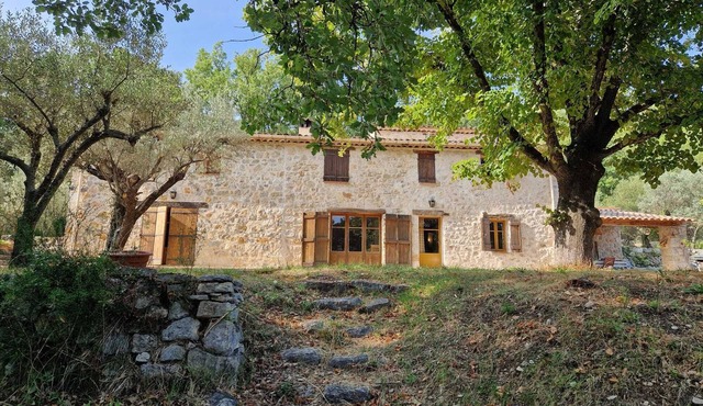 Country house with large garden and fine large pool within walking distance of the village in Bargemon