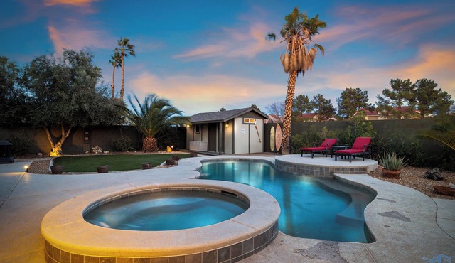 Cozy 4Bd House,Salt Water Pool & Jacuzzi! 10mins to the Strip, 20mins to Airport in Las Vegas