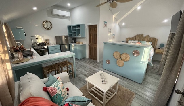 Cozy Caribbean Cottage only a stone’s throw away from beach! in Rodney Bay