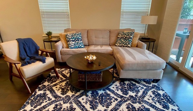 Cozy Downtown: Two Suites, Alamo, Riverwalk, Zoo! in San Antonio