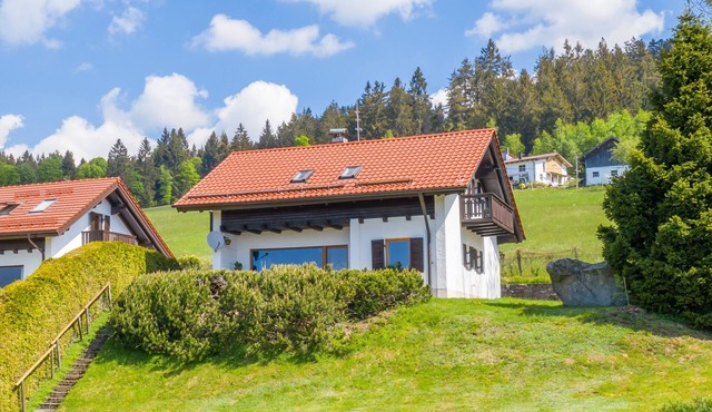 Cozy vacation home with dream view, large garden in Sankt Englmar