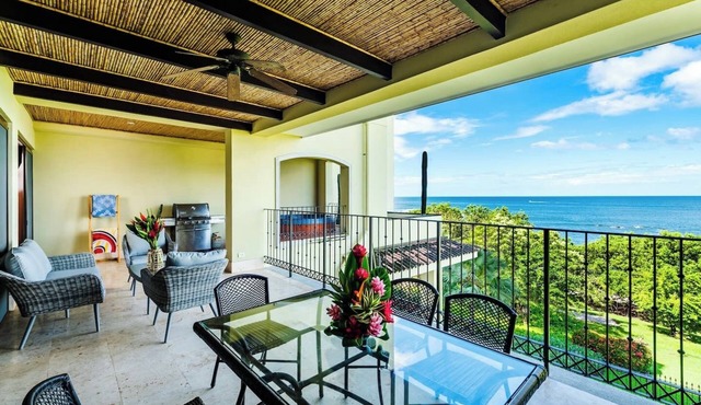 Crystal Sands 304☀Beachfront Oceanview☀ Private Jacuzzi & Full ktcn in Tamarindo