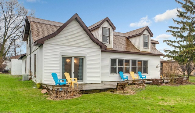 Driftwood, Cozy Waterfront Cottage, Separate Unit in Antioch