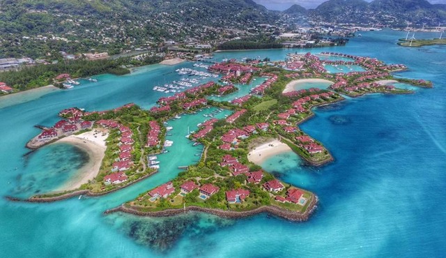 Eden Island Luxury Accommodation in Eden Island
