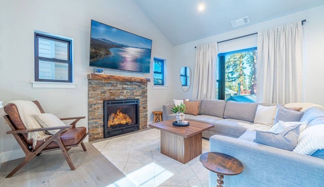 Elegant Tahoe Escape – Comfort & Style Combined in Glenbrook