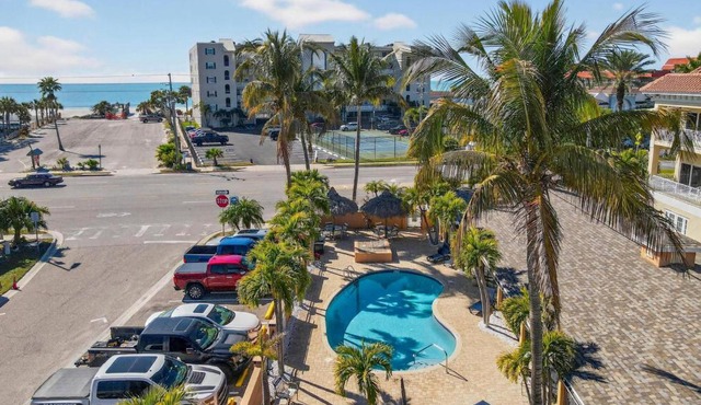 Enjoy Summer Days by the Pool and Strolls on the Beach! Coconut Villa 5! in St. Pete Beach
