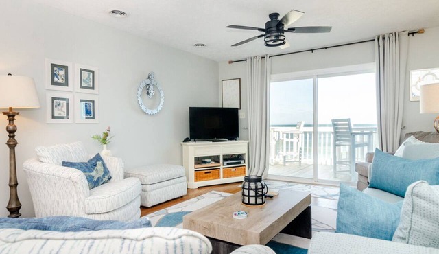 Expansive views from top floor Ocean Dunes condo! in Kure Beach
