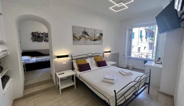 Family Room inside the Guesthouse on the Arch in Monterosso al Mare