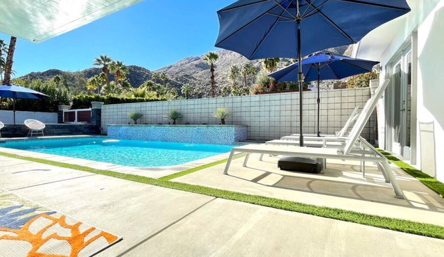 Fantastic MidCentury Modern, Pool, Views, Privacy! in Palm Springs