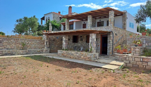 Fantastically situated vacation apartment above the beach near Chrani | Peloponn in Chrani