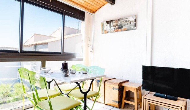 Beachfront Apartment, Sea View, 1 Bedroom + Cabin, 4 Guests, Parking in Narbonne-Narbonne Plage-Narbonne Plage