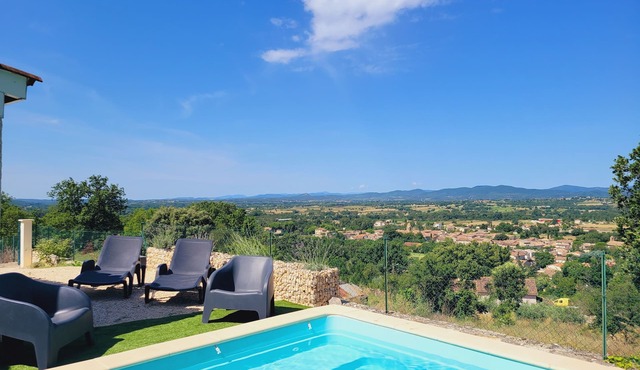 Quiet villa with view, air conditioning and swimming pool. Near Vallon. Gard/Ardeche. in Saint-Jean-de-Maruéjols-et-Avéjan