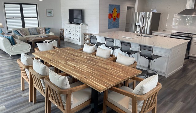 Galveston canal home, HOT TUB AVAILABLE, west-end, GOLF CART included, 12 PEOPLE in Galveston