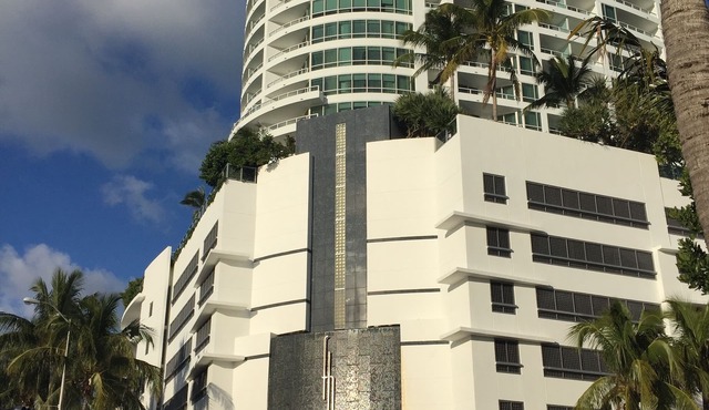 Gorgeous renovated corner 1bd 2bath bayview apt with 2 complimentary passes in Miami Beach