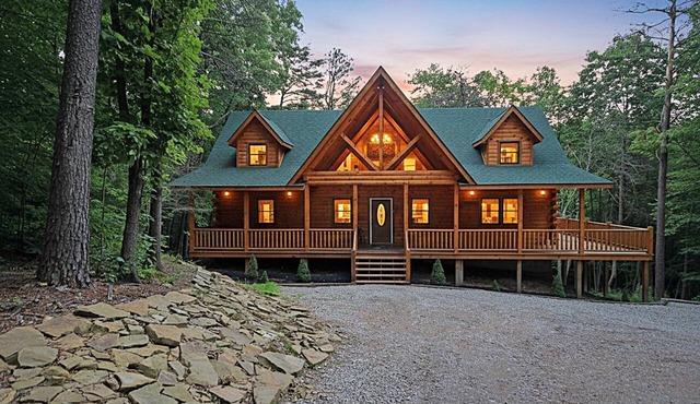 Grand Valley Lodge, 8-Bedrm Lodge - Hocking Hills in South Bloomingville