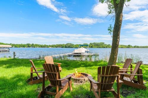 Granite Cabin in Annandale