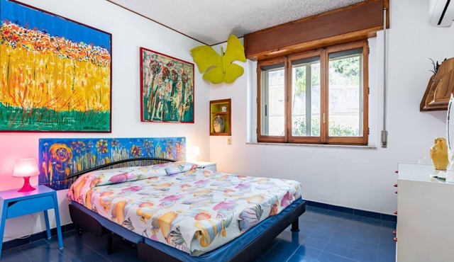 GuestHost - Please note that from 20 May 2025 to 5 June 2025 the facade will be under construction.Cozy 41 sqm studio flat with sea view, perfect for 4 people, located on the ground floor of a building. The property is located in the Spisone area (Taormi in Taormina
