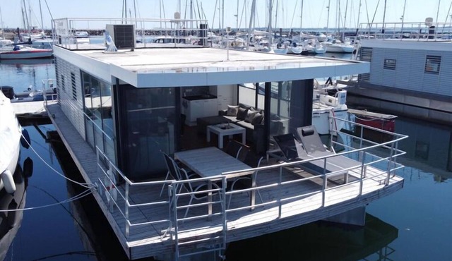 Hausboot in Boltenhagen in Boltenhagen